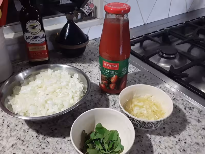 Ingredients to make tomato sauce